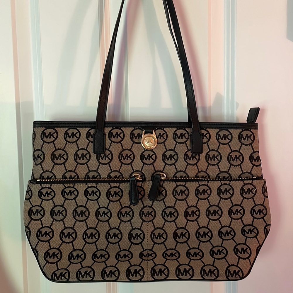 Michael Kors Kempton Medium Pocket Tote